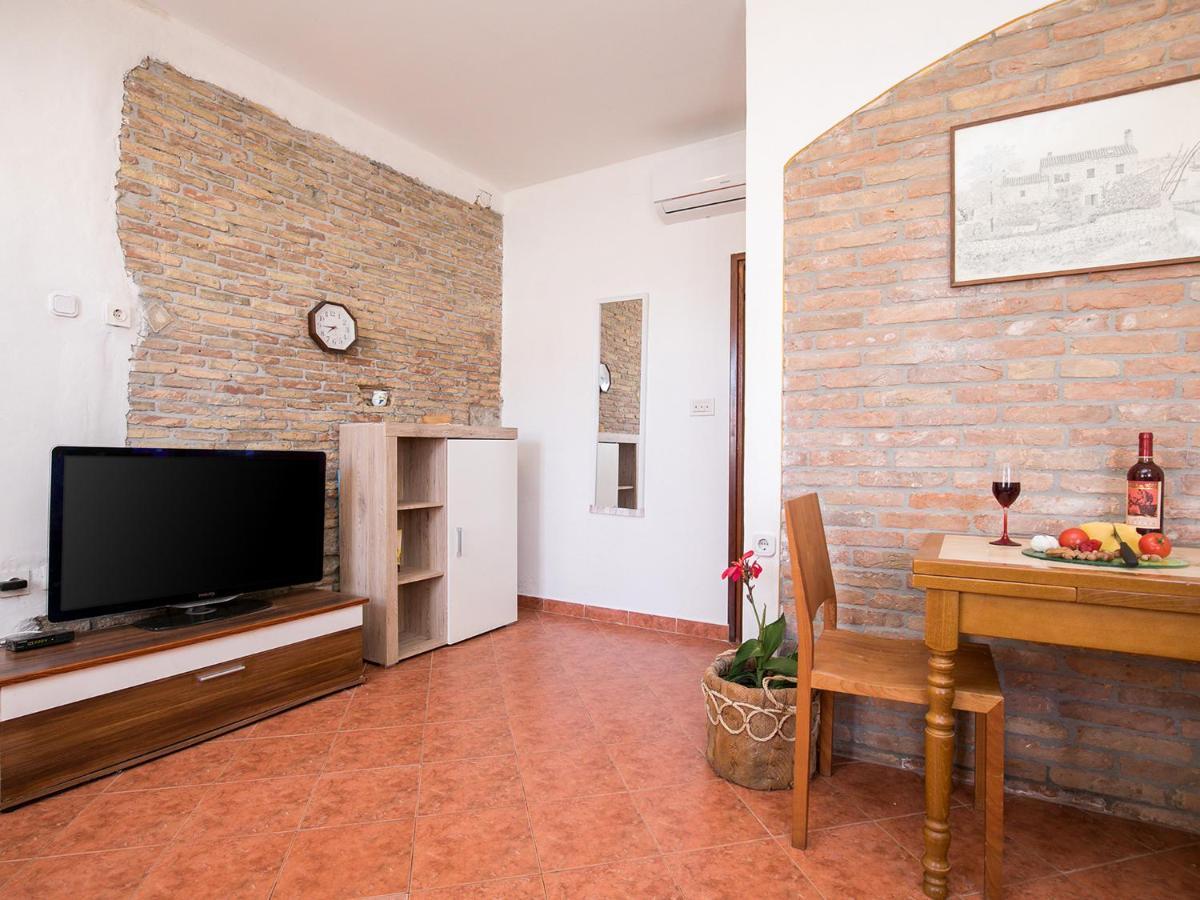 Apartman Susnjic Πόρετς Εξωτερικό φωτογραφία