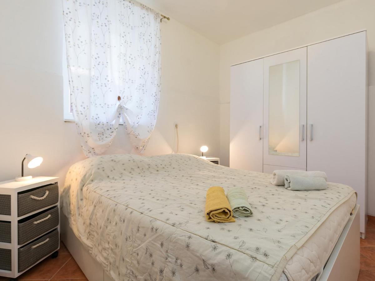 Apartman Susnjic Πόρετς Εξωτερικό φωτογραφία